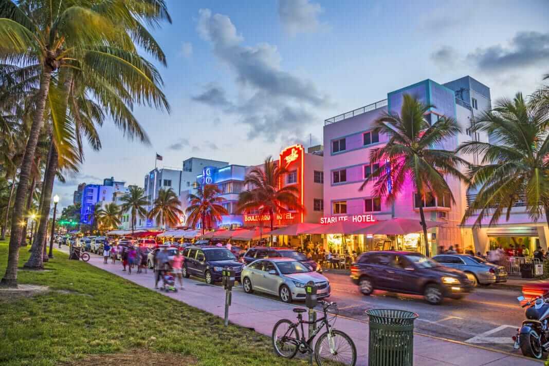 Rua de Miami Beach, Florida, EUA